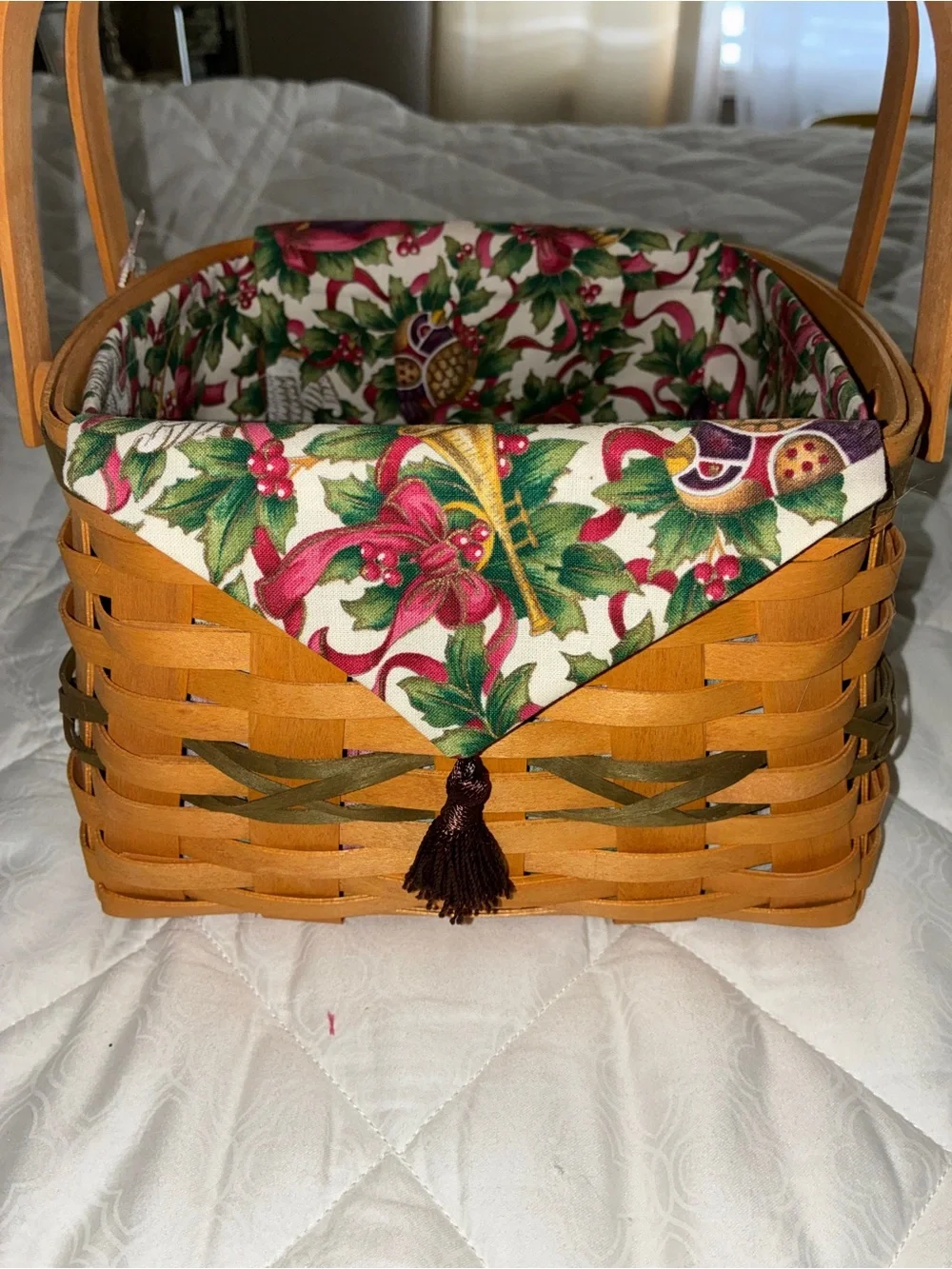 Longaberger Vintage 2000 Christmas Collection Deck the Halls Basket with liner.